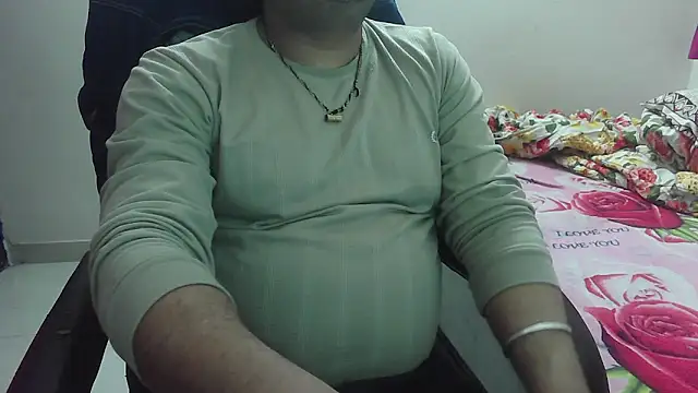 Snapshot of rentarob chatting on 02.25.25 rentarob online show from 02.25.25