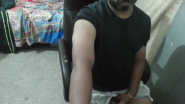 Snapshot of rentarob chatting on 11.10.25 rentarob online show from 11.10.25