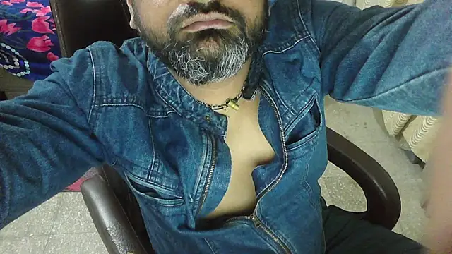 Snapshot of rentarob chatting on 11.24.25 rentarob online show from 11.24.25