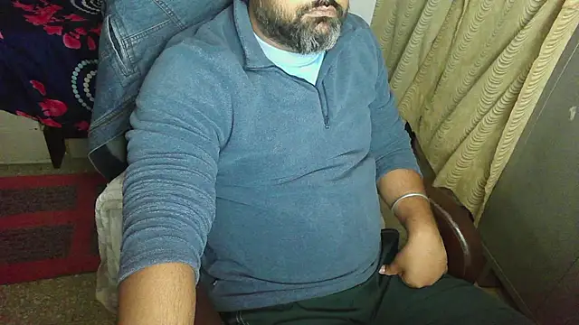 Snapshot of rentarob chatting on 11.25.25 rentarob online show from 11.25.25