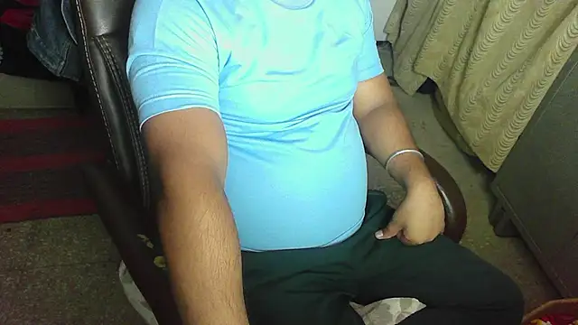 Snapshot of rentarob chatting on 11.27.25 rentarob online show from 11.27.25