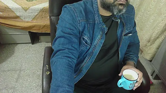 Snapshot of rentarob chatting on 11.30.25 rentarob online show from 11.30.25