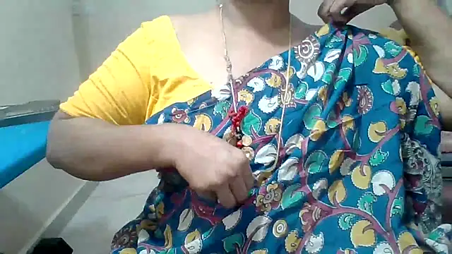 Snapshot of archanatelugu9 chatting on 04.28.26 archanatelugu9 online show from 04.28.26