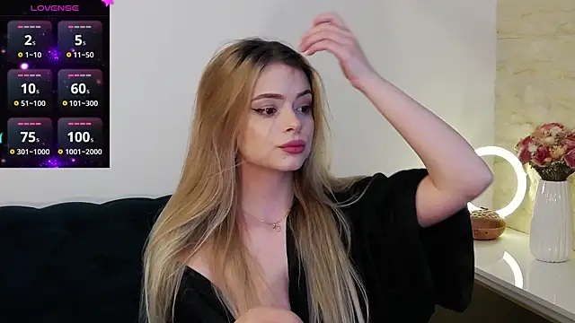 Snapshot of Kailynn_Moenn chatting on 12.02.24 Kailynn Moenn online show from 12.02.24