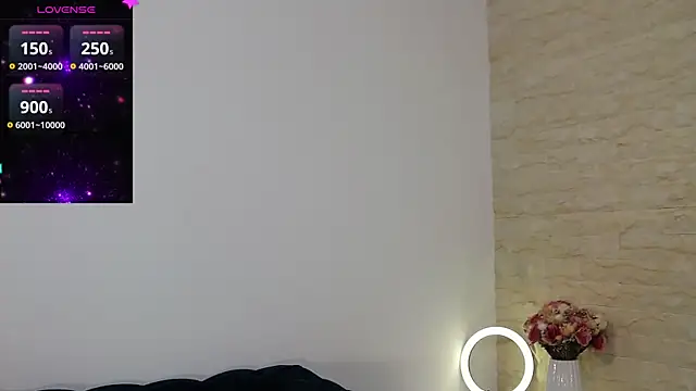 Snapshot of Kailynn_Moenn chatting on 12.04.24 Kailynn Moenn online show from 12.04.24