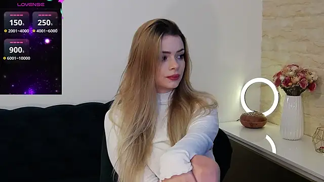 Snapshot of Kailynn_Moenn chatting on 12.06.24 Kailynn Moenn online show from 12.06.24