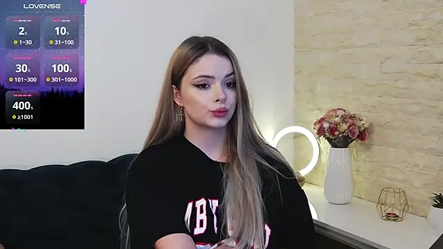 Snapshot of Kailynn_Moenn chatting on 12.11.24 Kailynn Moenn online show from 12.11.24