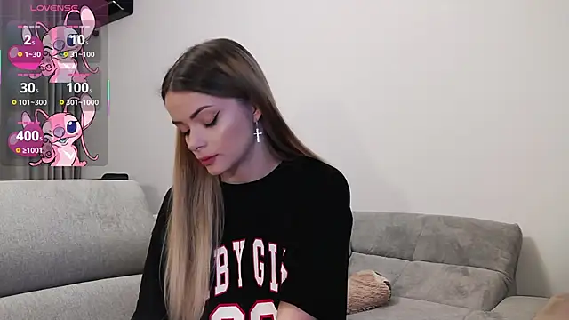 Snapshot of Kailynn_Moenn chatting on 03.05.25 Kailynn Moenn online show from 03.05.25