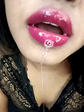 Hotlisa online show from 03.15.25