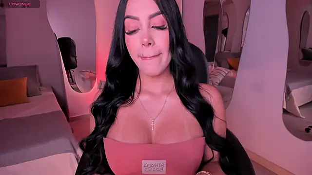 Snapshot of MileyCruz_ chatting on 12.12.24 MileyCruz online show from 12.12.24