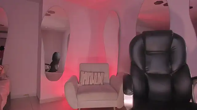 Snapshot of MileyCruz_ chatting on 03.12.25 MileyCruz online show from 03.12.25