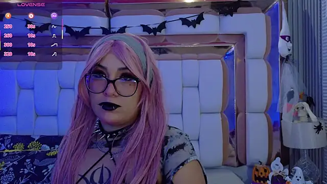 valkiria moore online show from 10.10.25