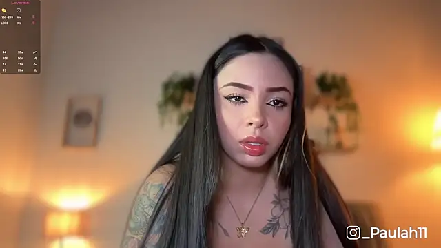 Snapshot of Paulah_x chatting on 11.15.25 Paulah x online show from 11.15.25