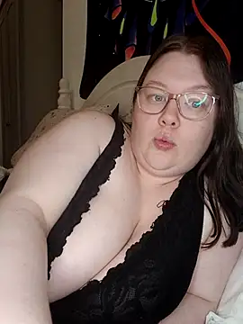 Sexycurvyemilyy online show from 04.18.26