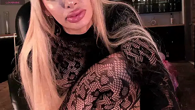 Snapshot of SophiePalmer chatting on 02.14.25 SophiePalmer online show from 02.14.25