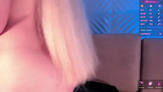 Snapshot of SophiePalmer chatting on 02.26.25 SophiePalmer online show from 02.26.25