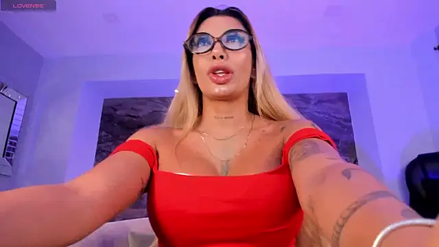 Snapshot of SophiePalmer chatting on 09.22.25 SophiePalmer online show from 09.22.25