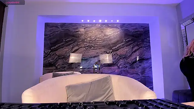 Snapshot of SophiePalmer chatting on 09.24.25 SophiePalmer online show from 09.24.25