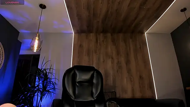 Snapshot of SophiePalmer chatting on 10.23.25 SophiePalmer online show from 10.23.25