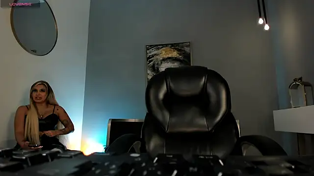 SophiePalmer online show from 12.21.25