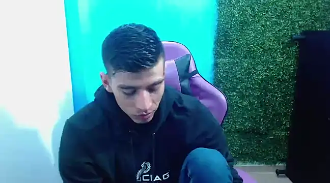 Snapshot of DEIBY_BABY chatting on 12.14.24 DEIBY BABY online show from 12.14.24