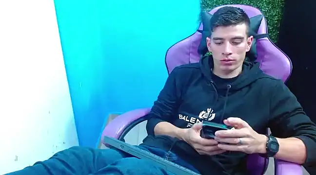 Snapshot of DEIBY_BABY chatting on 12.15.24 DEIBY BABY online show from 12.15.24