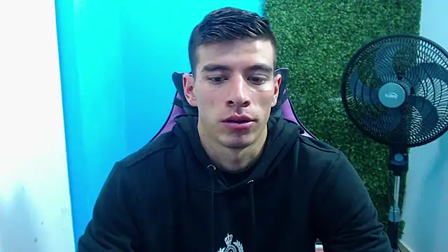 Snapshot of DEIBY_BABY chatting on 01.04.25 DEIBY BABY online show from 01.04.25