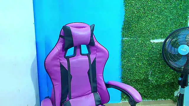 Snapshot of DEIBY_BABY chatting on 01.22.25 DEIBY BABY online show from 01.22.25