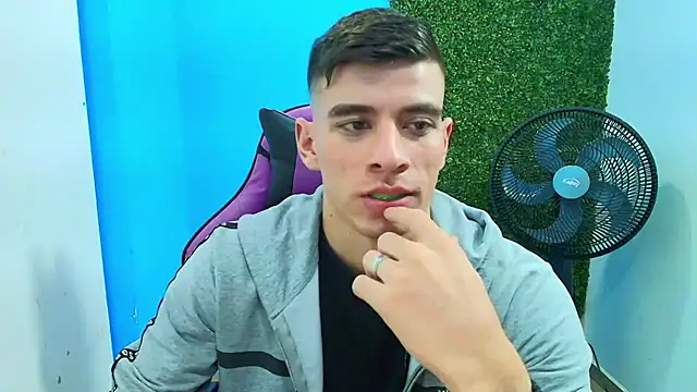 Snapshot of DEIBY_BABY chatting on 02.09.25 DEIBY BABY online show from 02.09.25