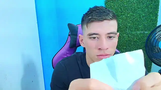 Snapshot of DEIBY_BABY chatting on 02.12.25 DEIBY BABY online show from 02.12.25