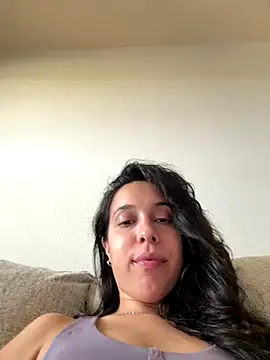 Natur4lBeautyb33 online show from 10.28.25