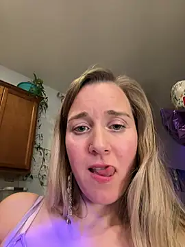 SkyelarSommer online show from 02.23.25