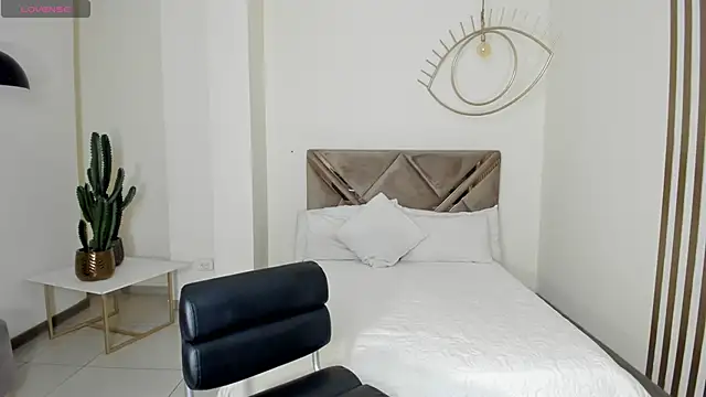 Snapshot of SunnyRivers chatting on 10.30.25 SunnyRivers online show from 10.30.25