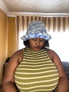 Snapshot of KnockoutBestie chatting on 06.17.26 KnockoutBestie online show from 06.17.26