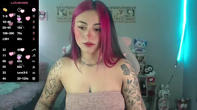 Snapshot of abbie_stone chatting on 11.07.25 abbie stone online show from 11.07.25