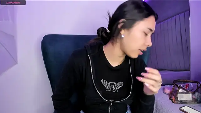 AmyOlimpo online show from 01.30.25