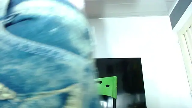 Snapshot of Tamarahryan chatting on 11.14.25 Tamarahryan online show from 11.14.25