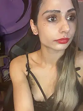 LaPetitechienne1 online show from 12.20.24