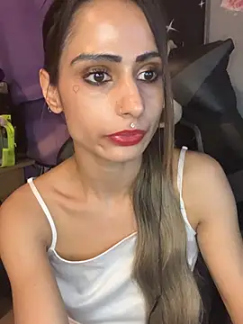 LaPetitechienne1 online show from 12.23.24