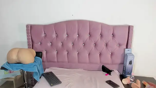 StefanyMiler online show from 11.25.25