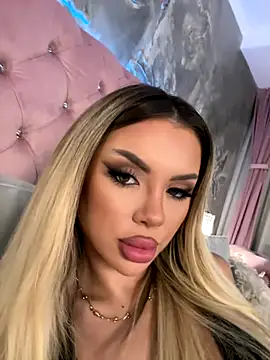 Snapshot of IvyRubens chatting on 10.10.25 IvyRubens online show from 10.10.25