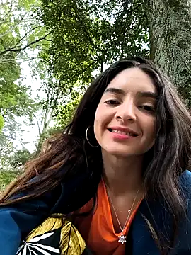 Snapshot of Sam_Sara chatting on 11.20.25 Sam Sara online show from 11.20.25