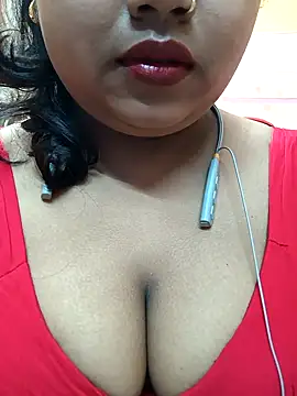 Snapshot of Sophiaboudi chatting on 02.21.25 Sophiaboudi online show from 02.21.25