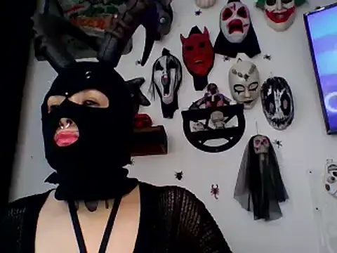 Snapshot of FeticheMacabre chatting on 10.11.25 FeticheMacabre online show from 10.11.25