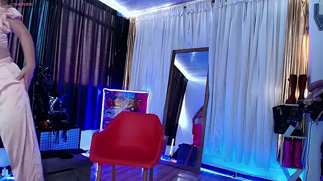 LatexDevil Blondie online show from 02.24.25