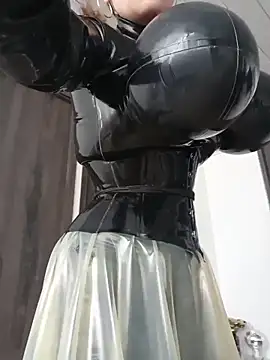 LatexDevil Blondie online show from 06.10.26
