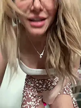 MessyNastyQueen online show from 03.22.25