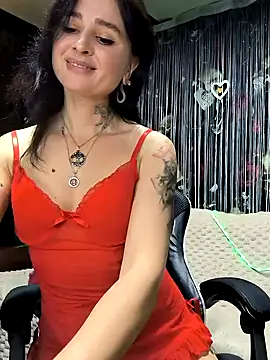 Snapshot of KikiXRed chatting on 12.15.24 KikiXRed online show from 12.15.24