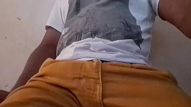 Snapshot of royblackbigpvt chatting on 11.05.25 royblackbigpvt online show from 11.05.25