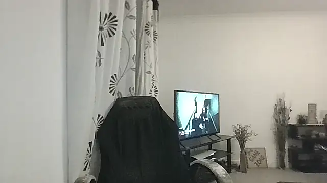 Snapshot of 33ENG chatting on 10.29.25 33ENG online show from 10.29.25